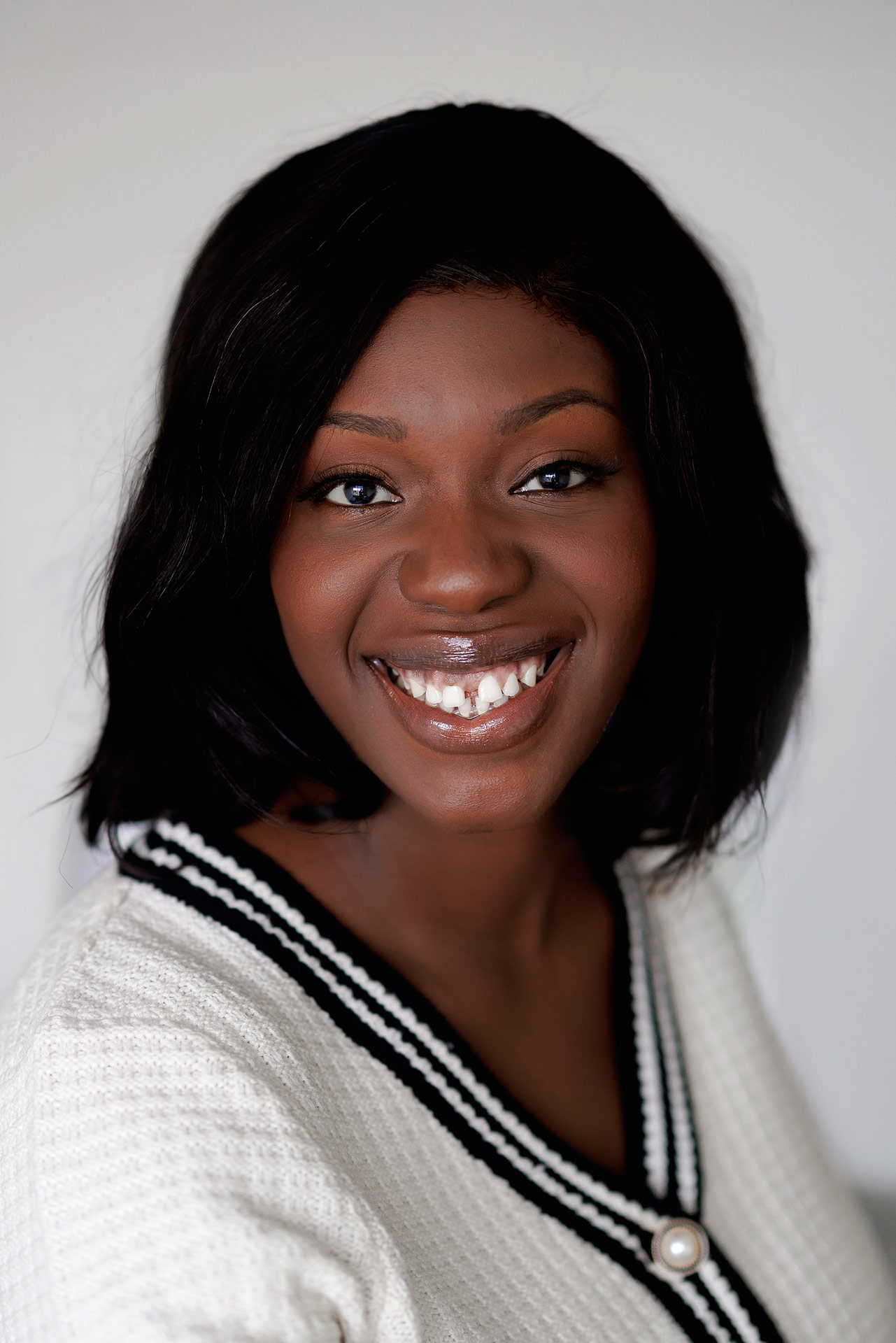 renee-botwe-bio-headshot-the-relationship-wellness-clinic-sw-calgary